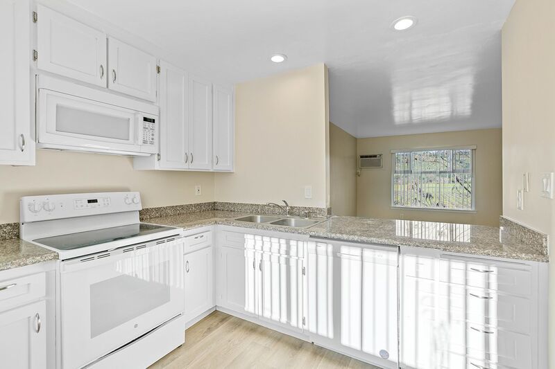 Renovated 2-Bedroom, 1-Bath Upstairs Apartment in St. Helena property image