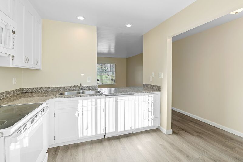 Renovated 2-Bedroom, 1-Bath Upstairs Apartment in St. Helena property image