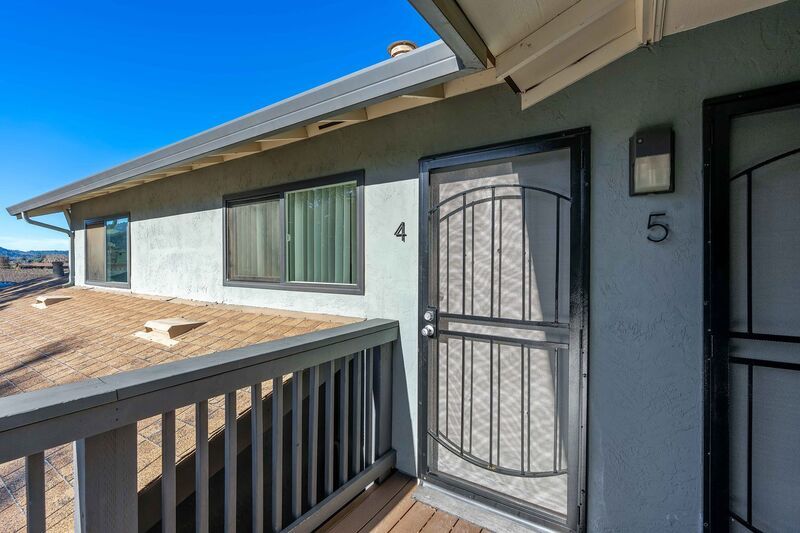 Renovated 2-Bedroom, 1-Bath Upstairs Apartment in St. Helena property image
