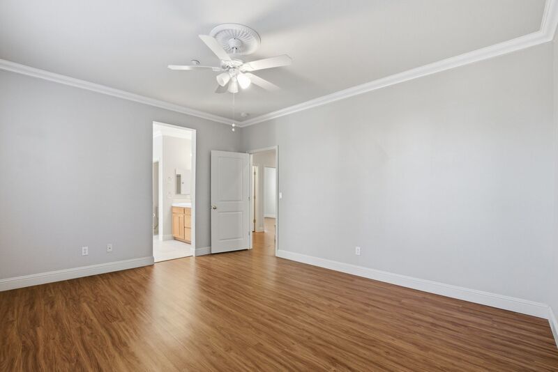 4 Bed 3 Bath Single Family Home in Napa property image