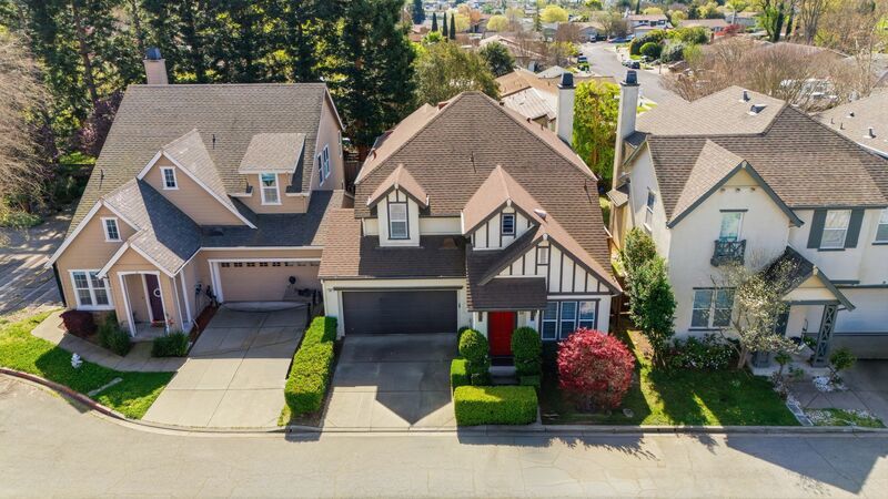 4 Bed 3 Bath Single Family Home in Napa property image