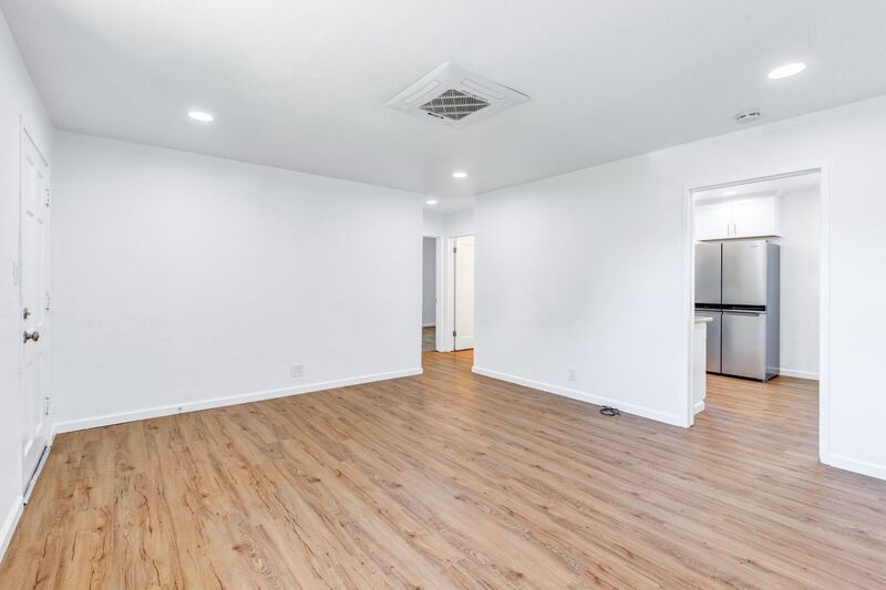 2 bedroom 1 bathroom property image