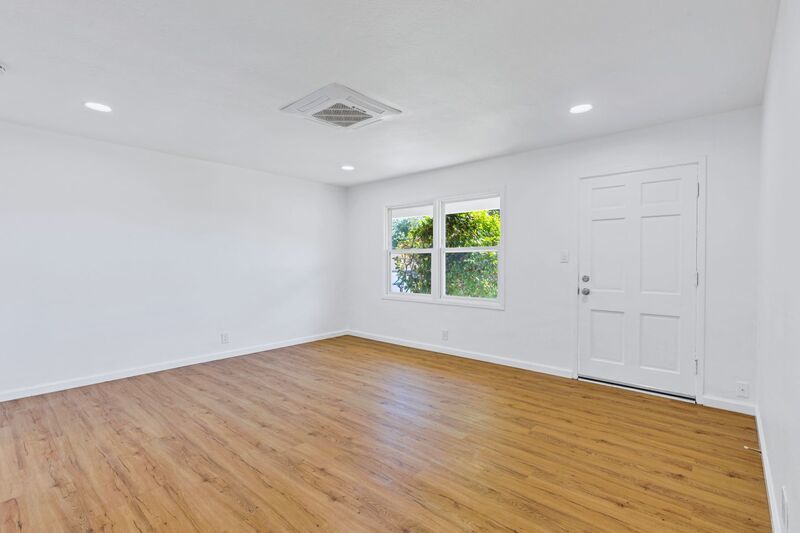 2 bedroom 1 bathroom property image