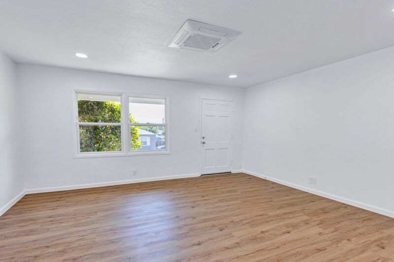 2 bedroom 1 bathroom property image