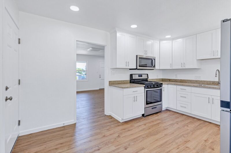 2 bedroom 1 bathroom property image