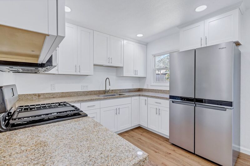 2 bedroom 1 bathroom property image