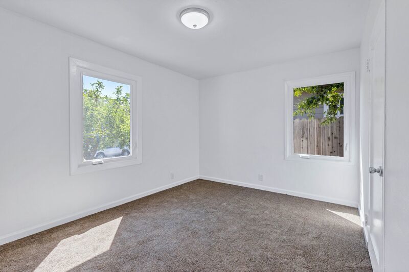 2 bedroom 1 bathroom property image